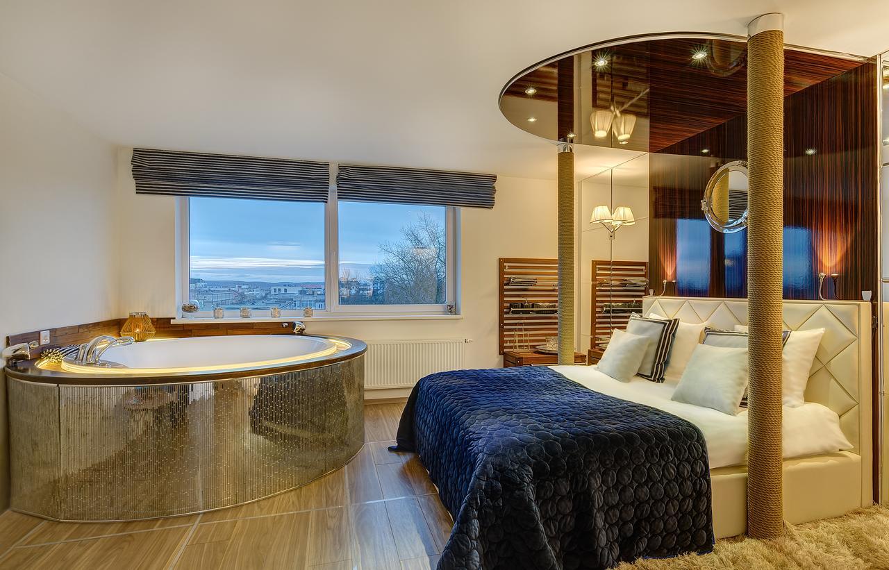 June Street Spa Apartments VNO Exterior photo