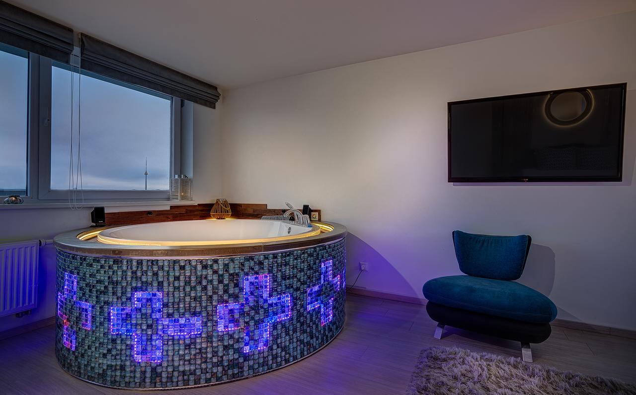 June Street Spa Apartments VNO Exterior photo