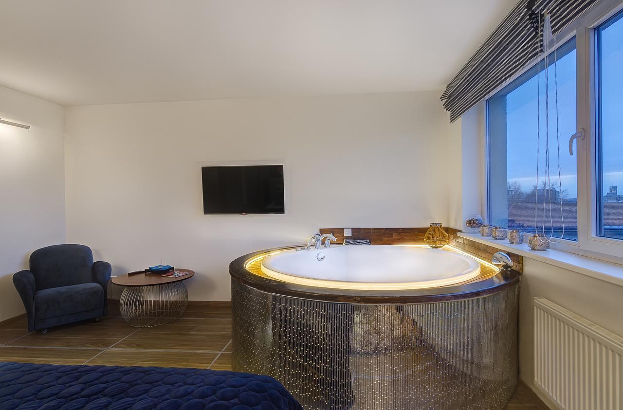 June Street Spa Apartments VNO Exterior photo